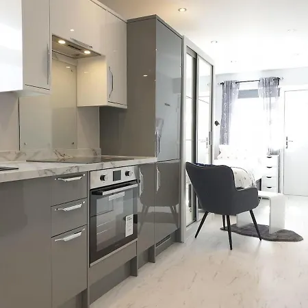 Modern Studio Apartment In Newcastle Upon Tyne Exterior photo