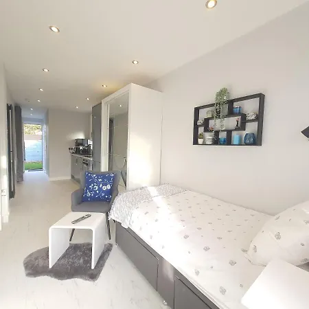 Modern Studio Apartment In Newcastle Upon Tyne Exterior photo